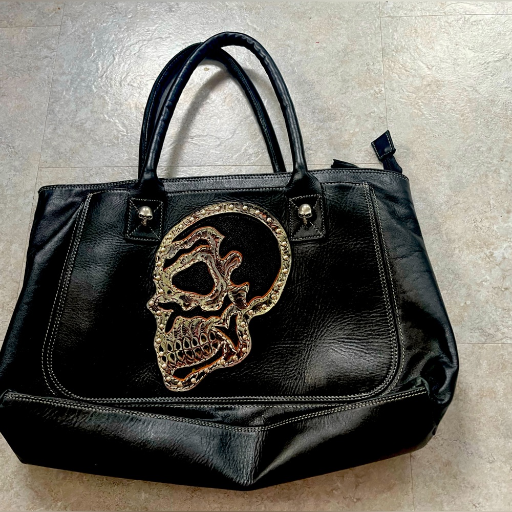 Large bag with skull on front, skulls on straps